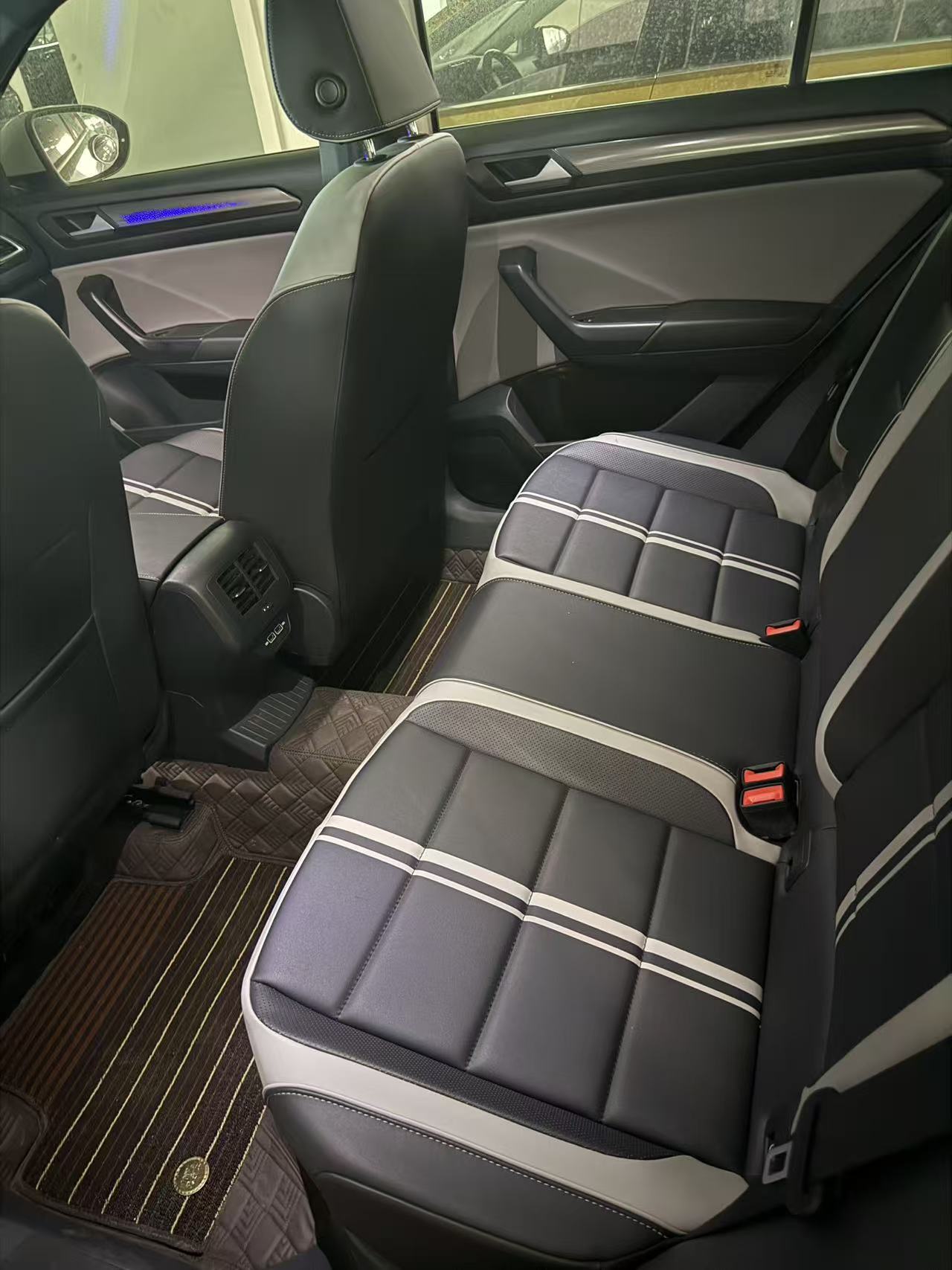 Volkswagen T-Roc #3